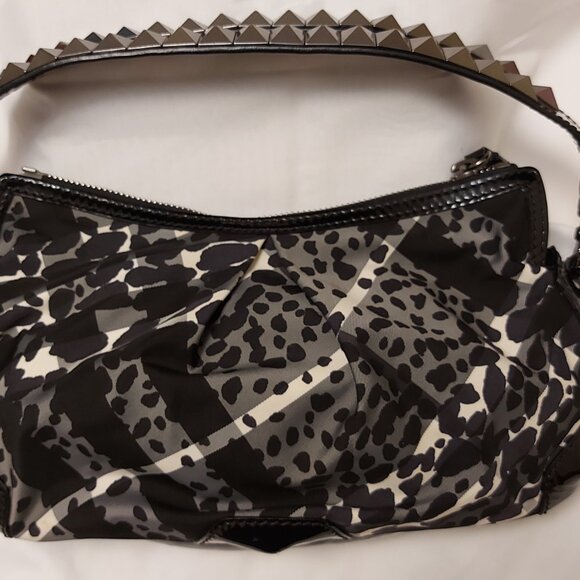 Burberry Floral Beat Check Nylon Foley Hobo Bag in Black - Picture 2 of 10